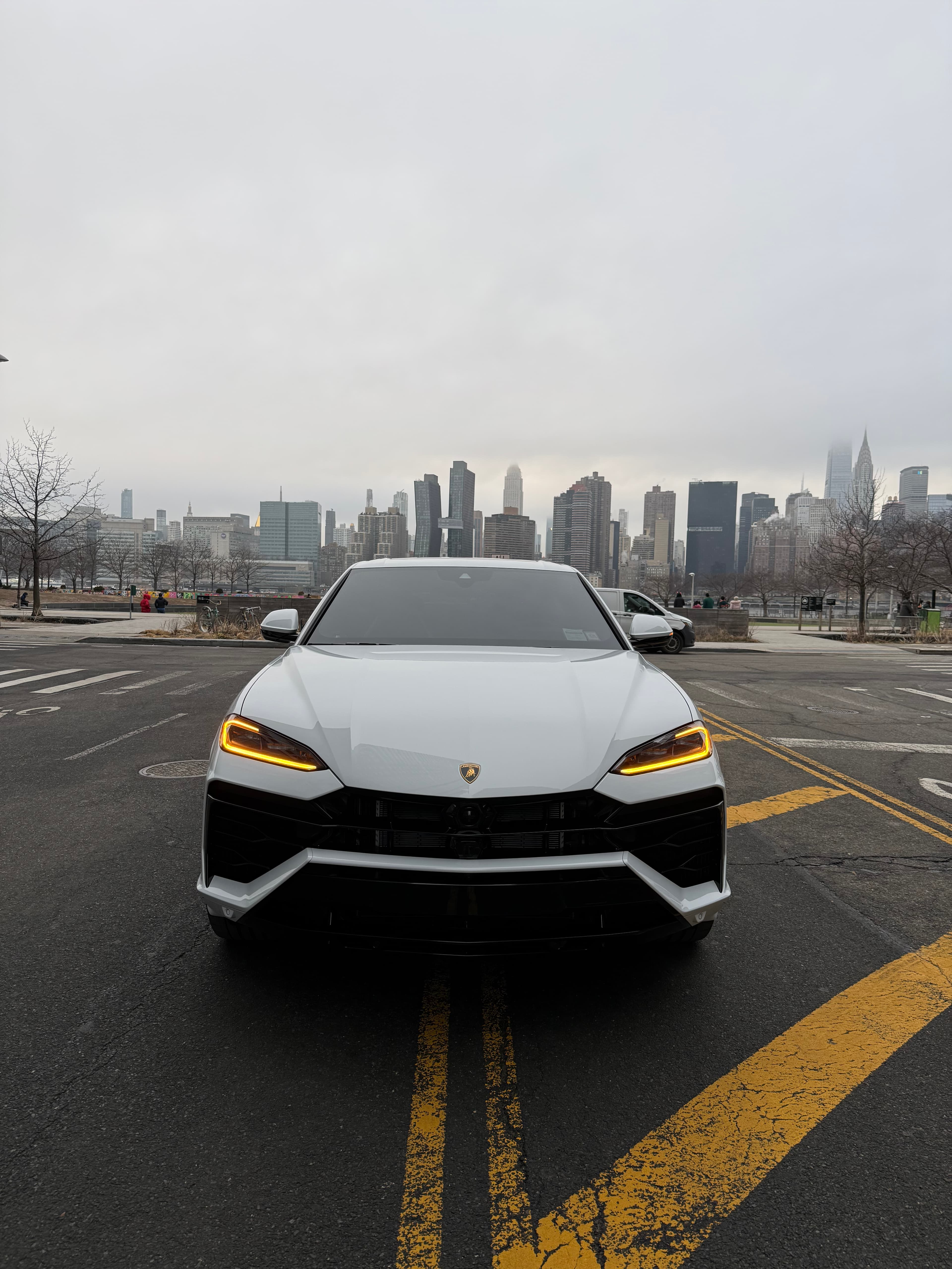 2025 Lamborghini Urus SE - Image 1